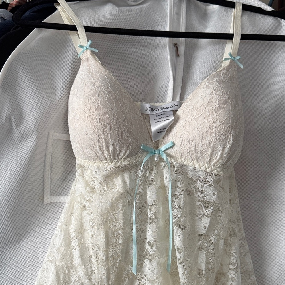 Intimo Cream Lace Chemise with Blue Bows